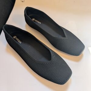 Vivaia Margot 2.0 Square-Toe V-Cut Flats in black size 9-9.5(40.5) in EUC